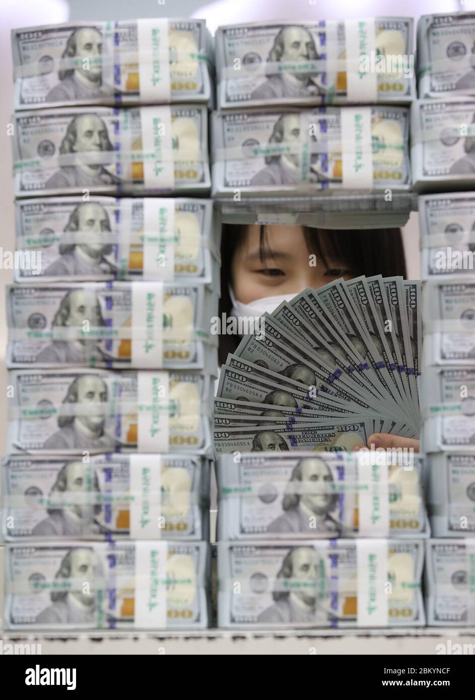 06th May, 2020. FX liquidity abundant A clerk inspects U.S. dollars at the  headquarters of Hana Bank in Seoul on May 6, 2020, to check whether any are  counterfeit. The Bank of
