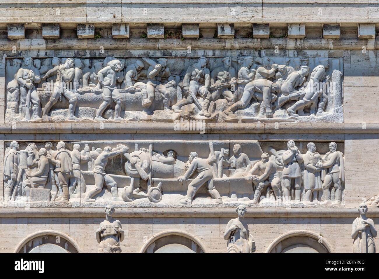 Triumphal Arch Arco della Vittoria, Monumento ai Caduti,1931, Marcello Piacentini, Genoa, Liguria, Italy Stock Photo