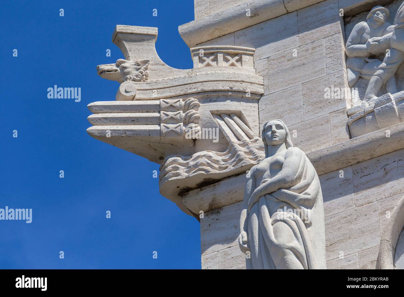 Triumphal Arch Arco della Vittoria, Monumento ai Caduti,1931, Marcello Piacentini, Genoa, Liguria, Italy Stock Photo