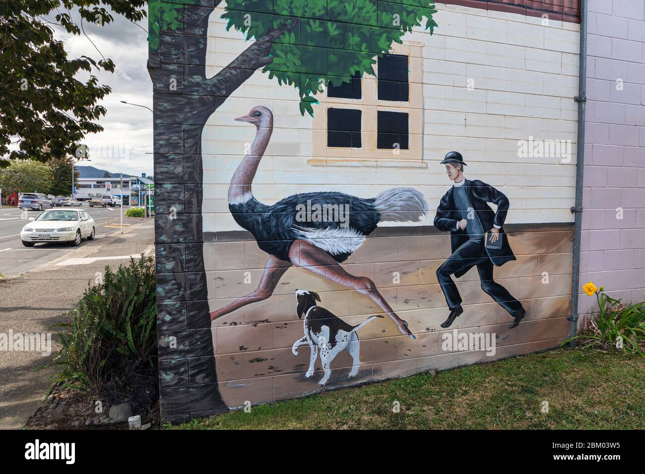 Open air art - one of the many murals in Katikati, known as the mural town of New Zealand. Rev Kattern's Ostriches by Malcolm Pitkeathly. Stock Photo