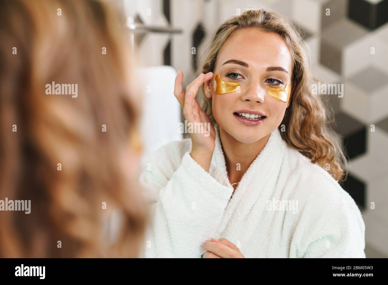 Woman wearing eye patch hires stock photography and images Alamy