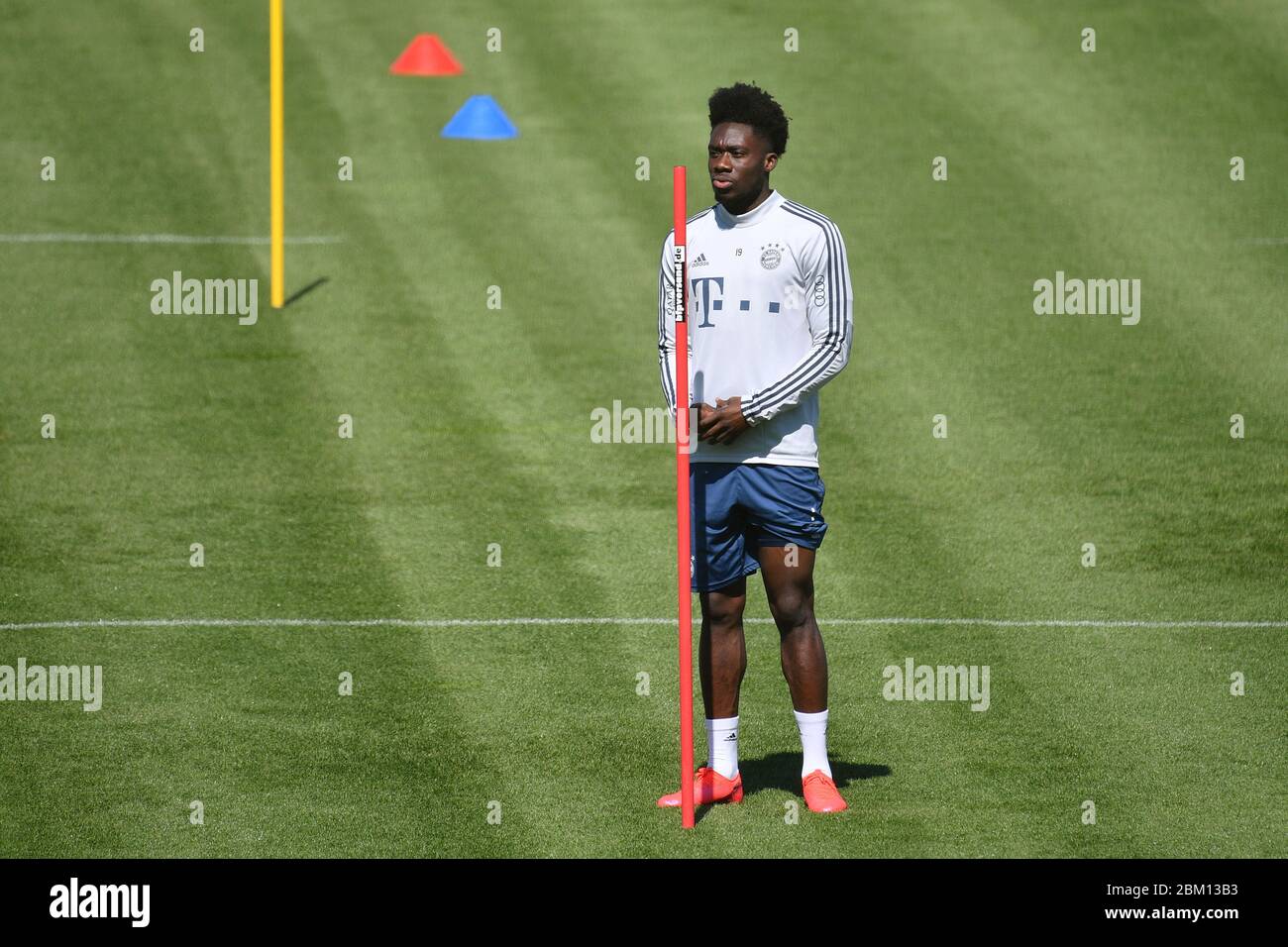 alphonso davies boots