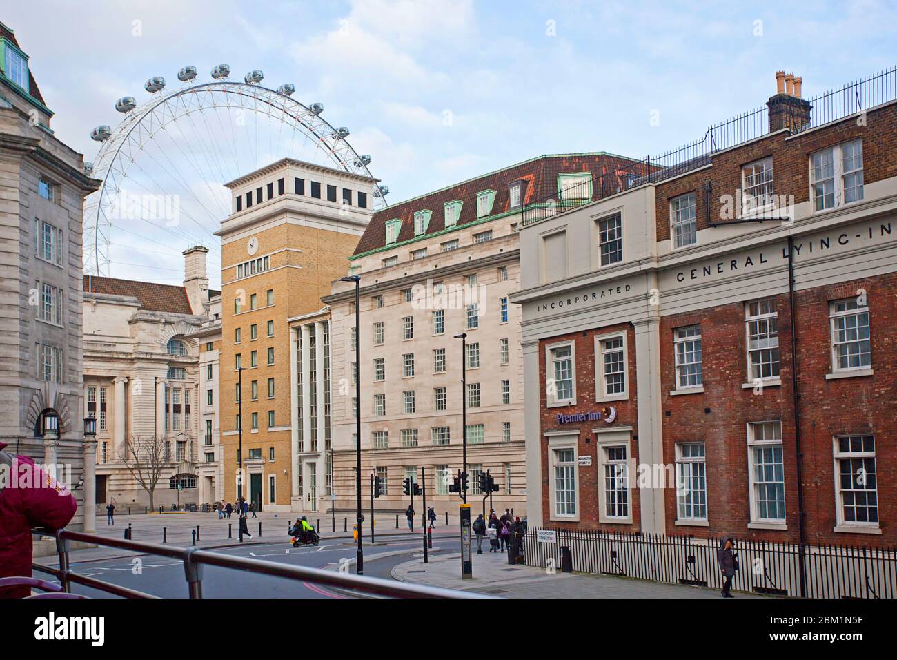 London Eye seen over Forum Magnum Square Stock Photo