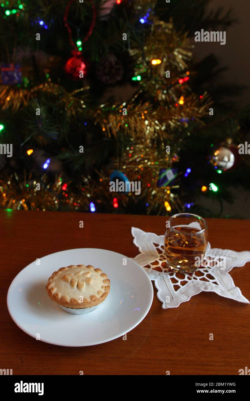 Christmas eve mince pie and drink left out for Santa Stock Photo - Alamy