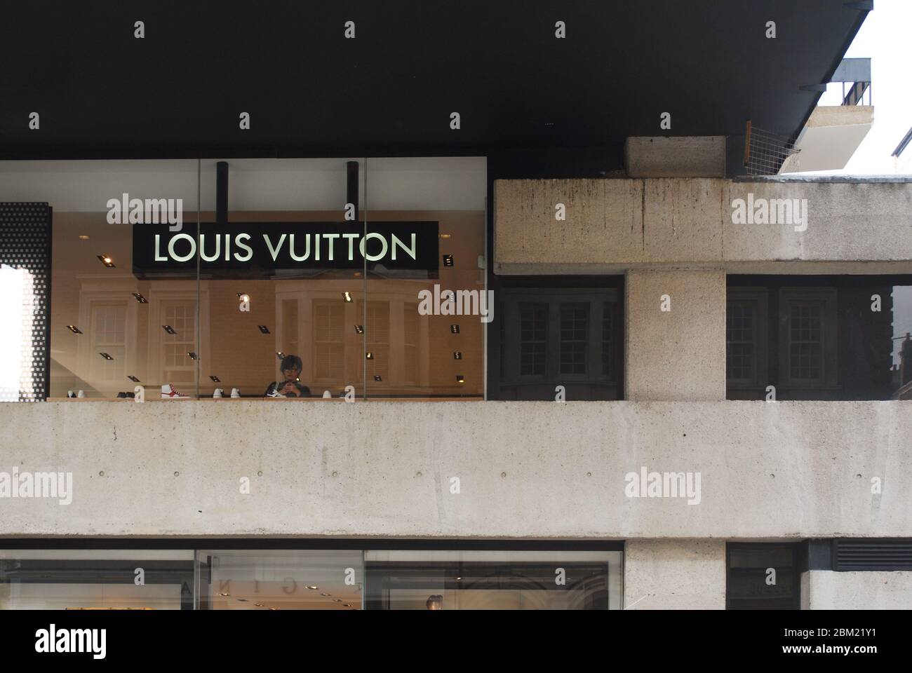 Louis Vuitton London Sloane Street 190-192 Sloane Street, London, SW1X 9QX  - Sussex World