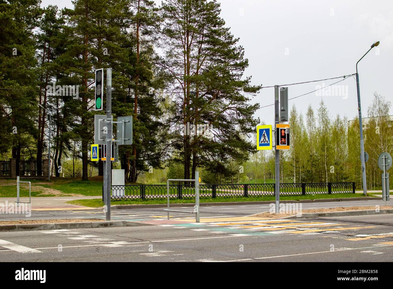 Traffic lights at an empty pedestrian crossing Stock Photo - Alamy