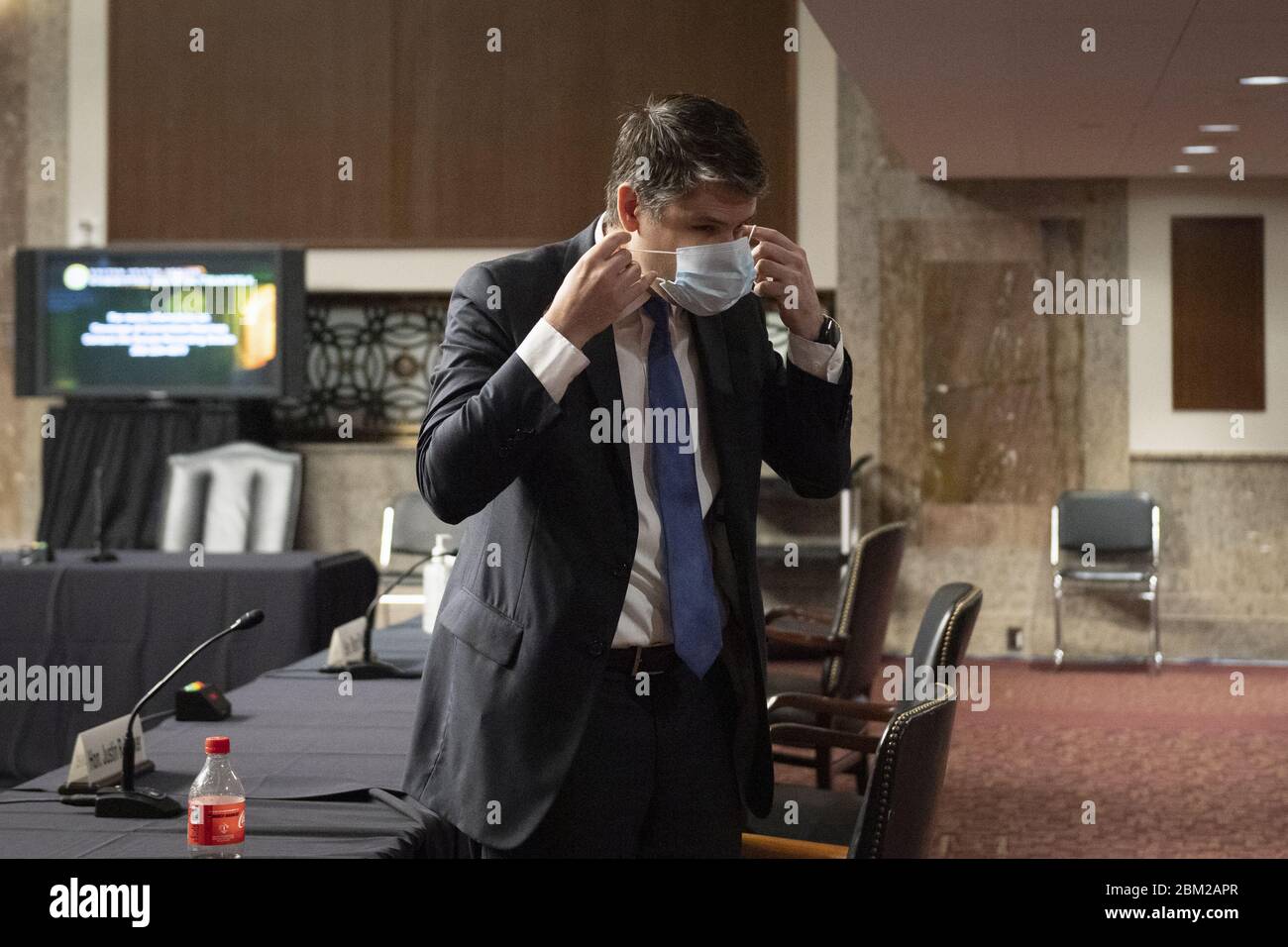 Washington, United States. 06th May, 2020. Justin Reed Walker puts on a ...