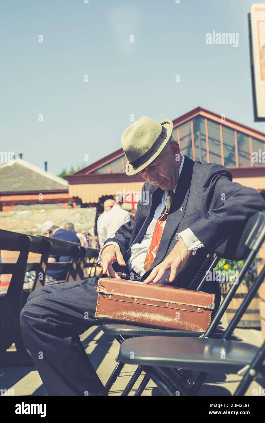 1940s man hi-res stock photography and images - Alamy