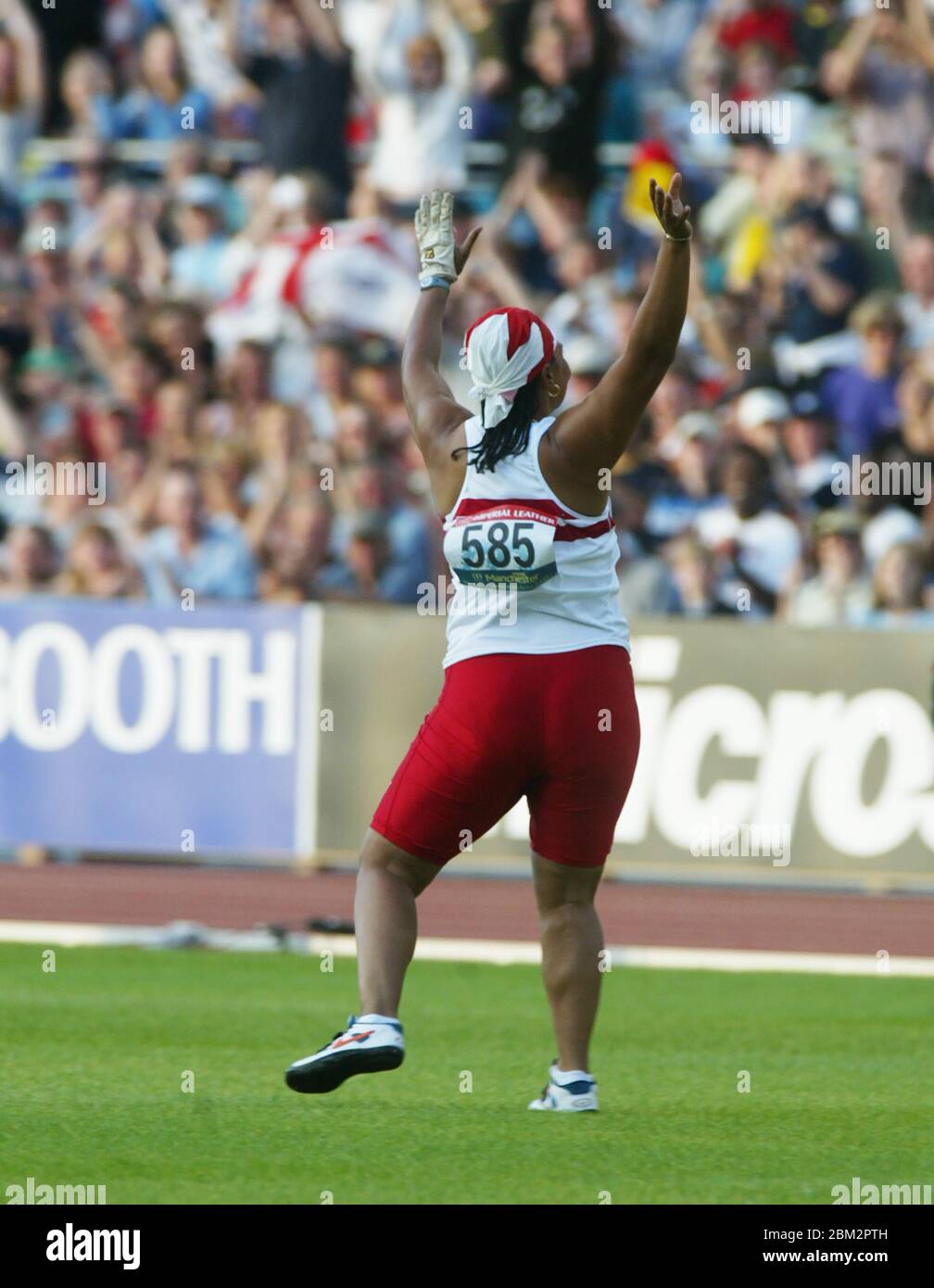 MANCHESTER JULY 26 Lorraine Shaw of England celebrates to the crowd after winning her Gold