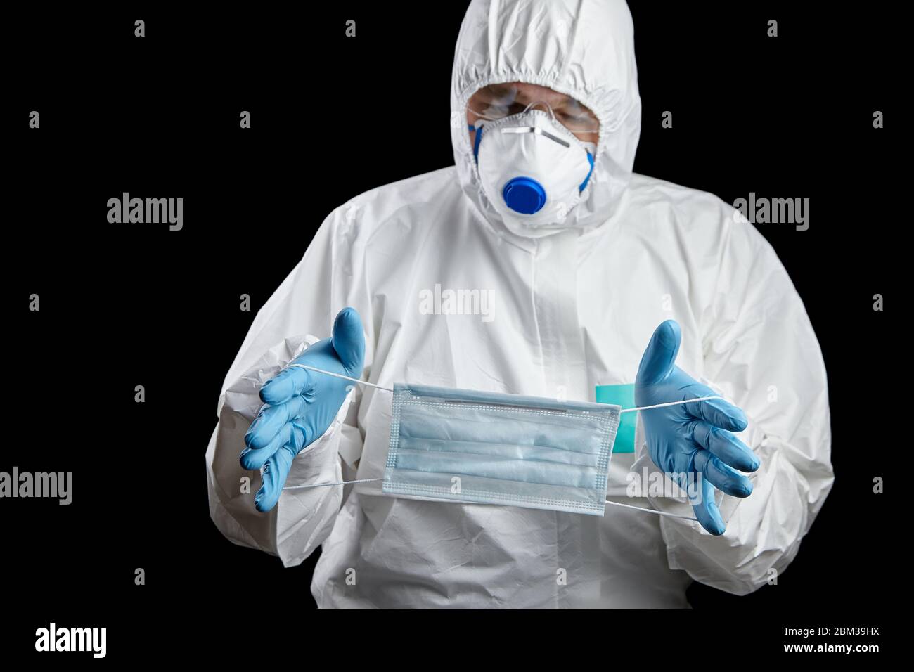 N95 mask doctor hi-res stock photography and images - Alamy