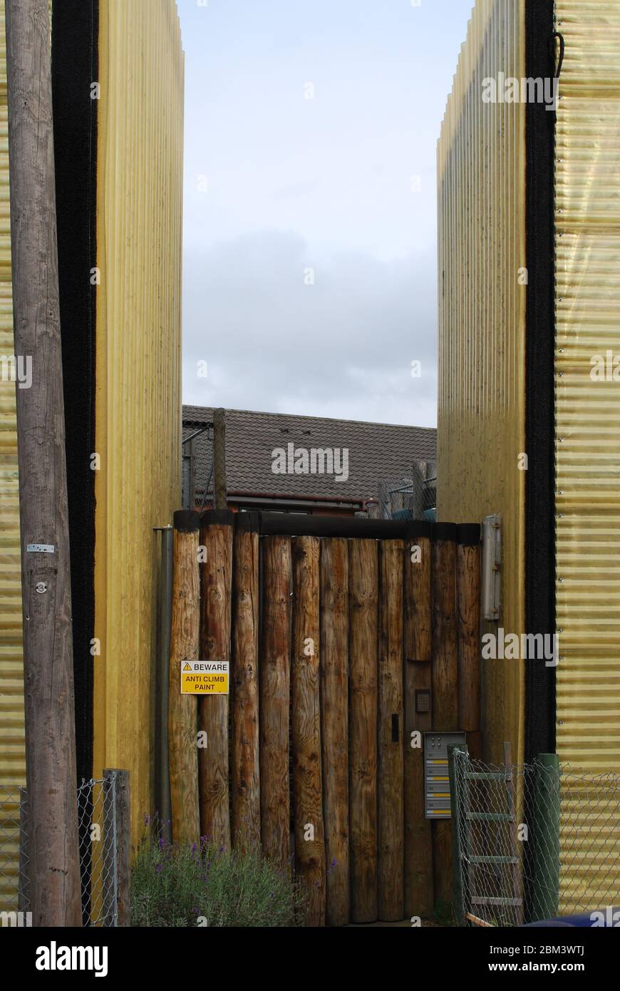 Corrugated fibreglass hi-res stock photography and images - Alamy