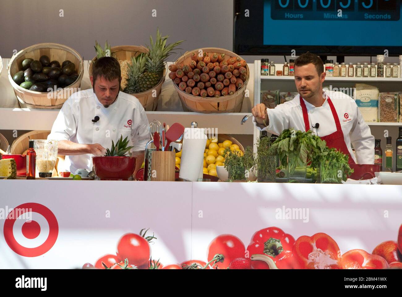 Target In Store Demo Sampling Free fruit samples hi-res stock photography and images - Alamy