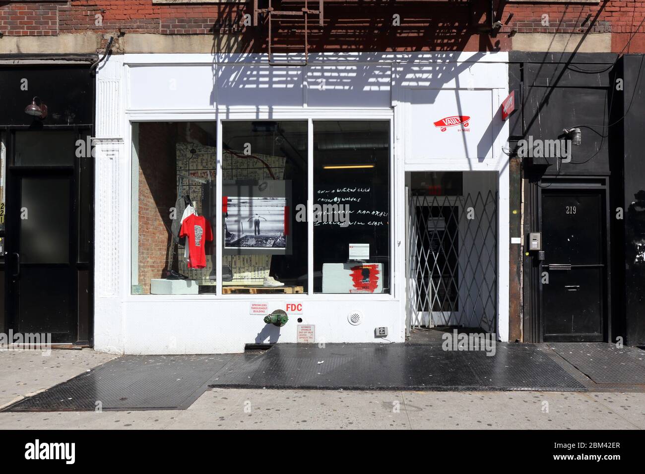 Easy to read Application Pasture Vault by Vans, 219 Bowery, New York, NYC storefront photo of a clothing  boutique in Manhattan Stock Photo - Alamy