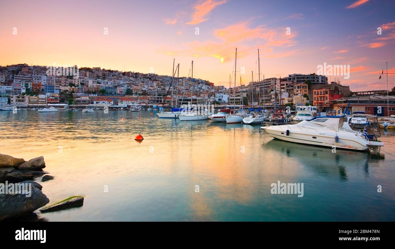mikrolimano-restaurants-hi-res-stock-photography-and-images-alamy
