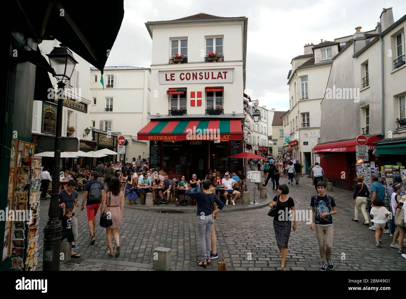 Le Consulat restaurant cafe with customers in the outdoor seating in Montmartre.Paris.France Stock Photo
