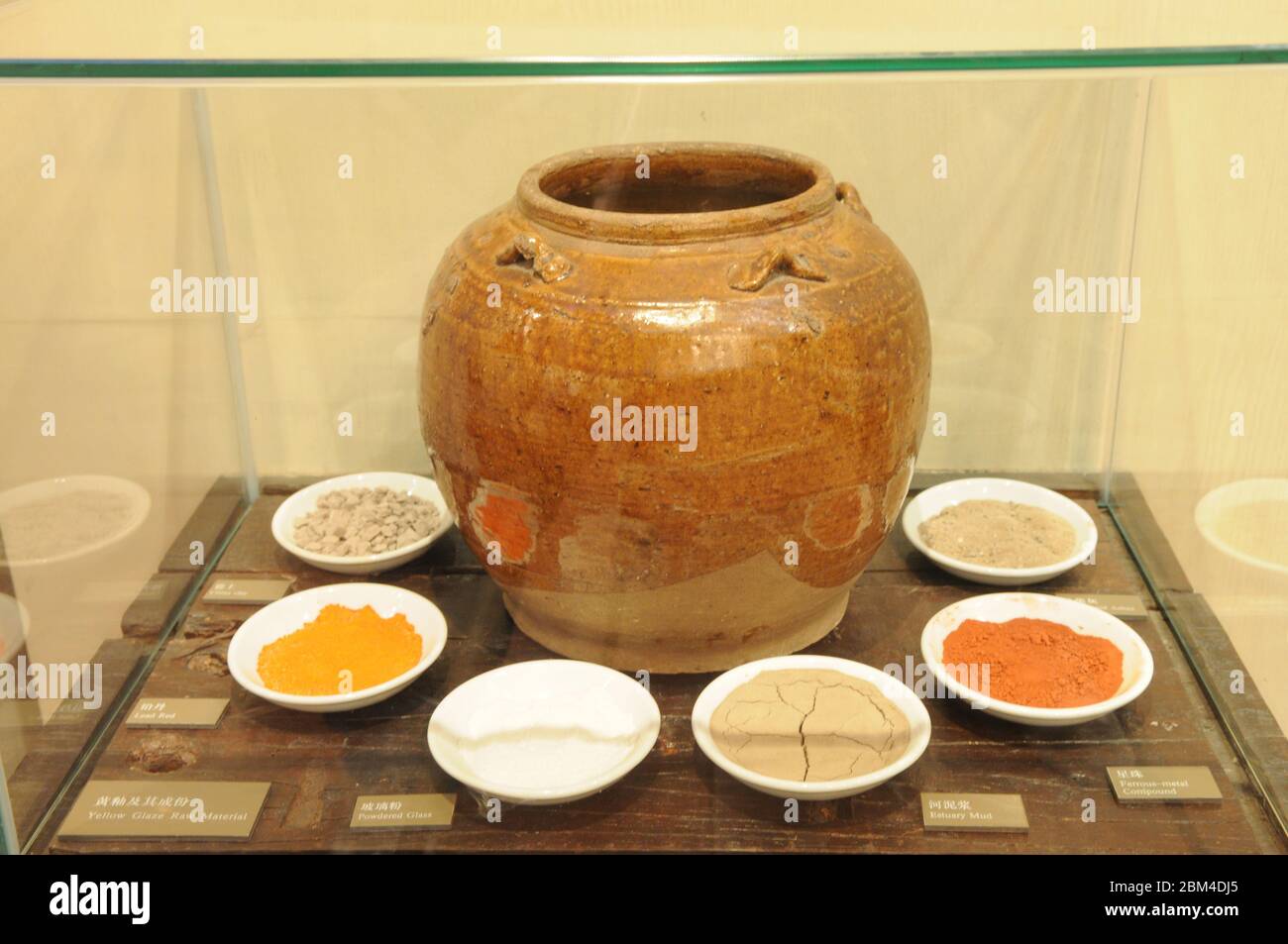 Ceramic material properties hires stock photography and images Alamy