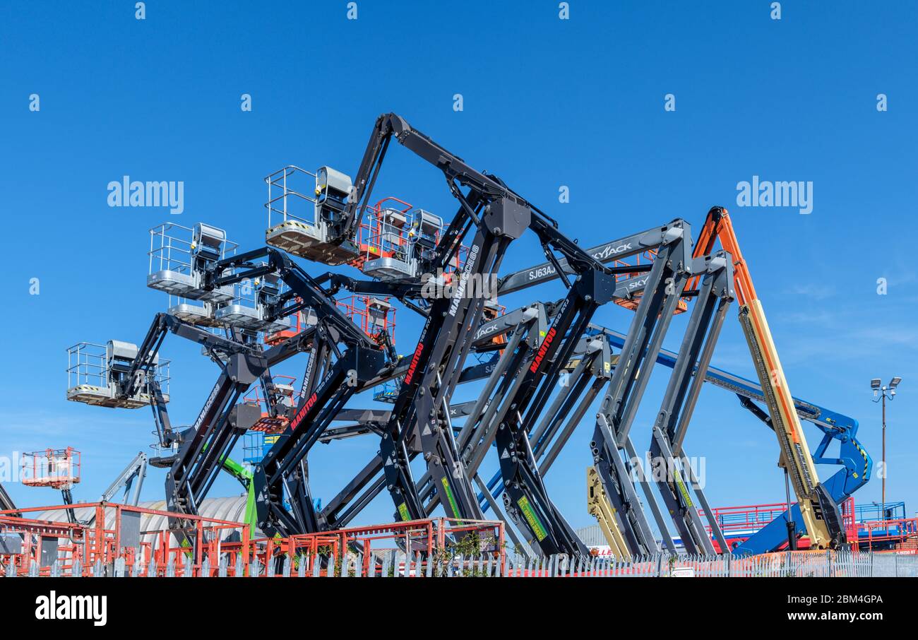 Articulated boom lift hi-res stock photography and images - Alamy