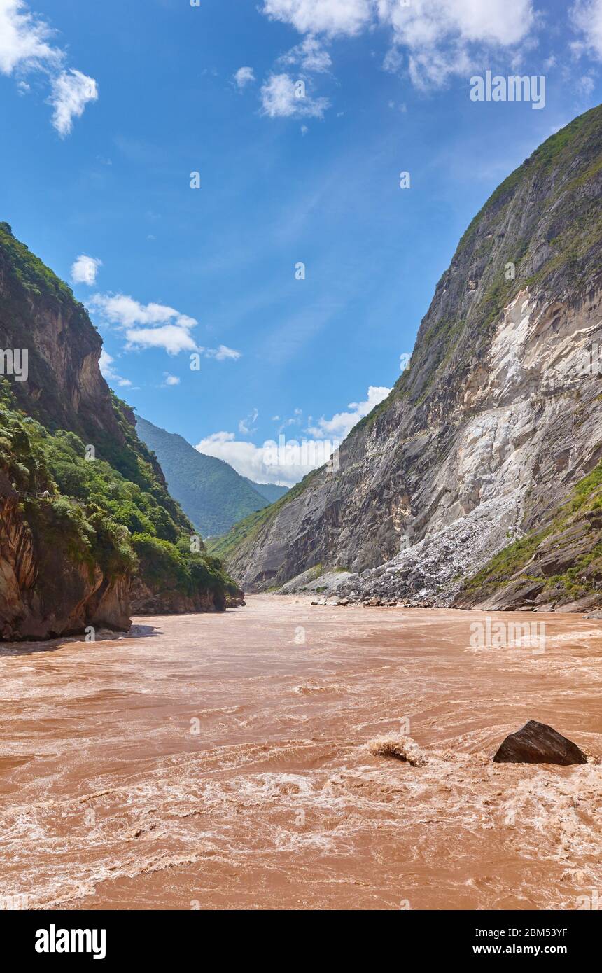 Rough waters at Tiger Leaping Gorge, one of the deepest and most spectacular river canyons in the world, located on the Jinsha River, primary tributar Stock Photo