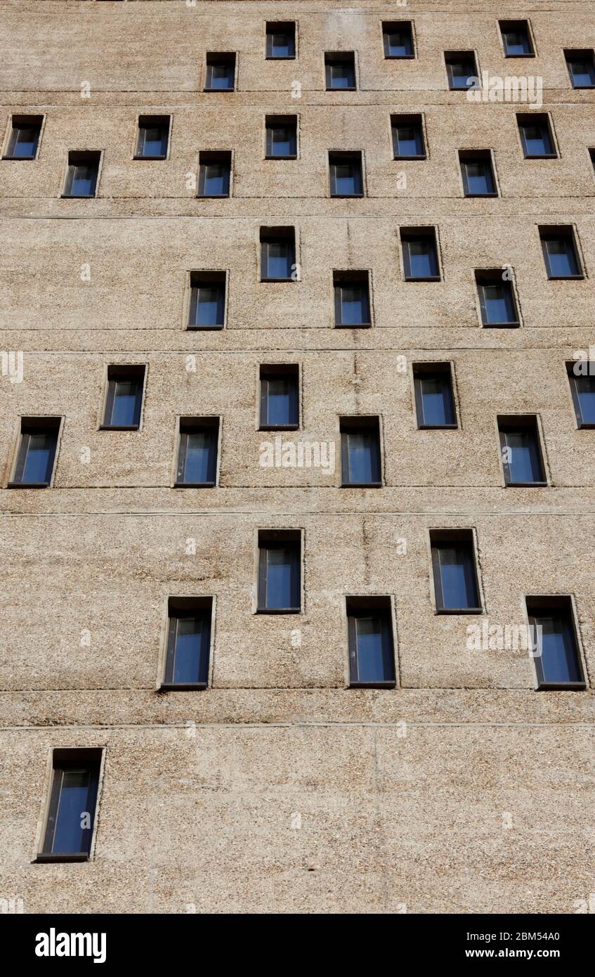 London brutalist tower block hi-res stock photography and images - Alamy