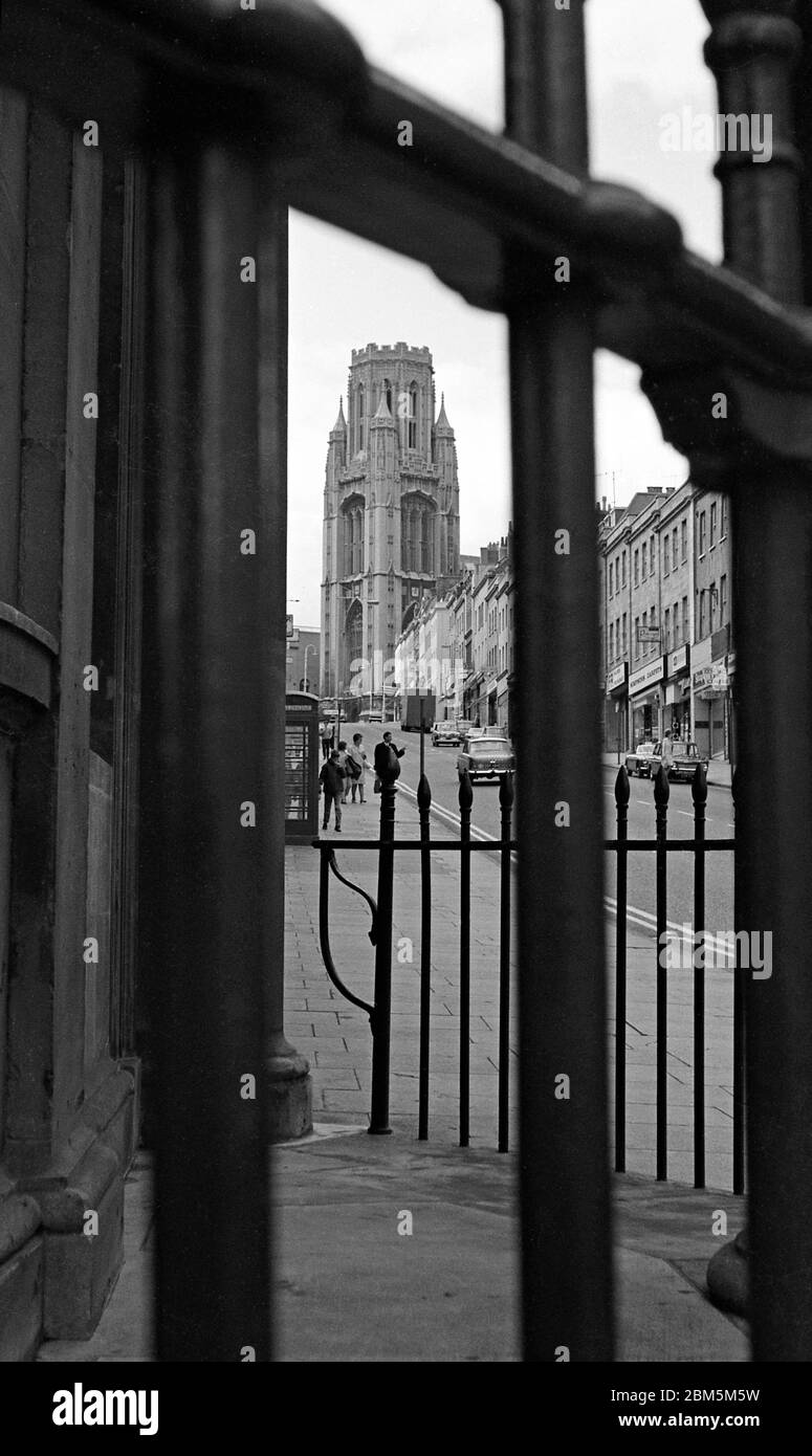 Bristol in the Sixties:  View up Park Street towards the Bristol University’s Wills Memorial Building, including traffic and parked cars of the period.  The foreground shows the railings around the entrance to the Freemason Hall at 17 Park Street.  The photograph was taken in June 1968. Stock Photo