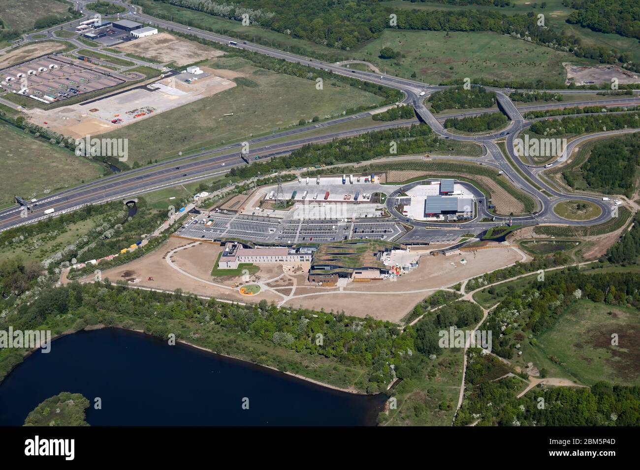 aerial view of Leeds Skelton Lake Services - Extra at junction 45 of the M1 Stock Photo