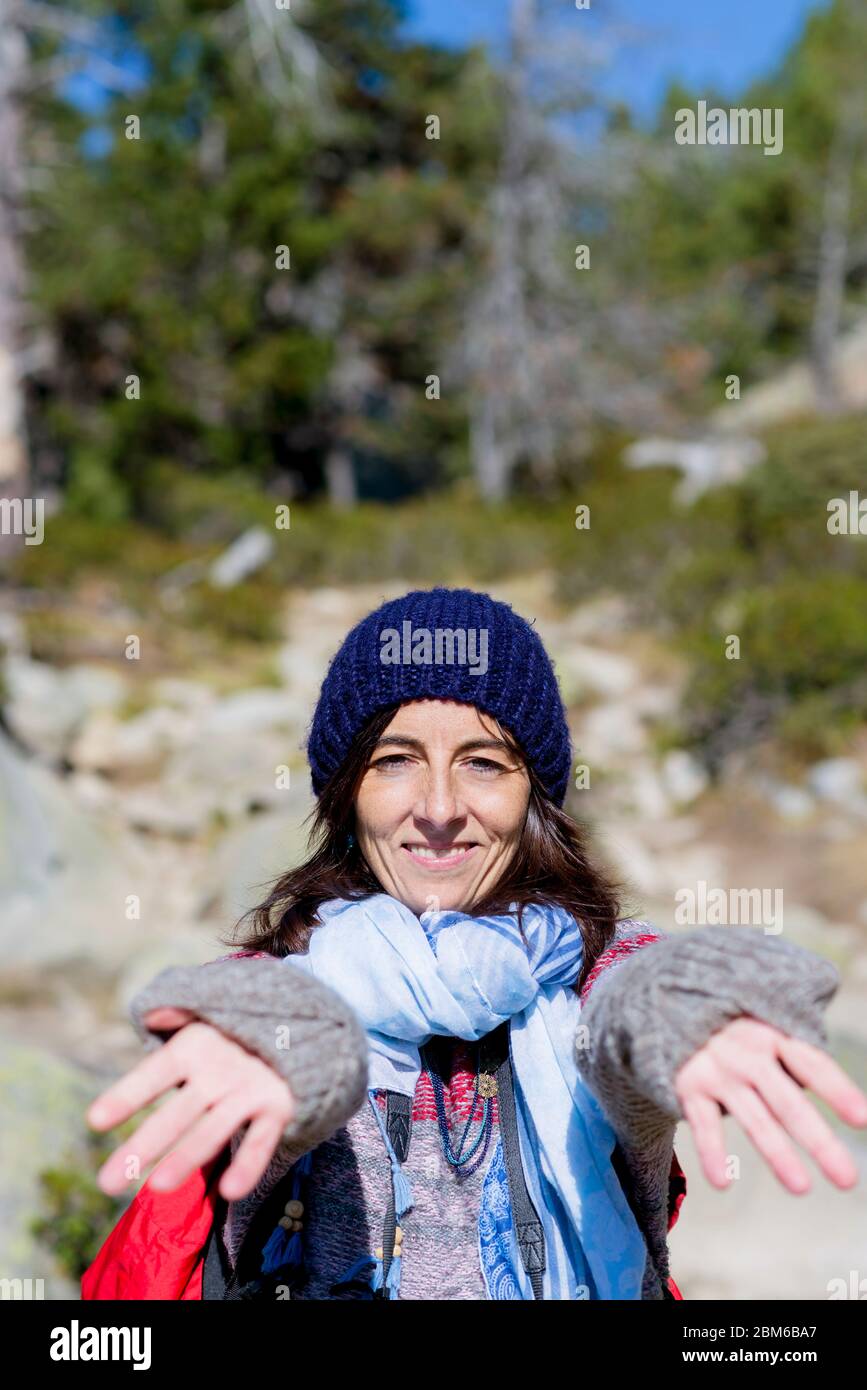 Woman reaching out her hand hi-res stock photography and images - Alamy