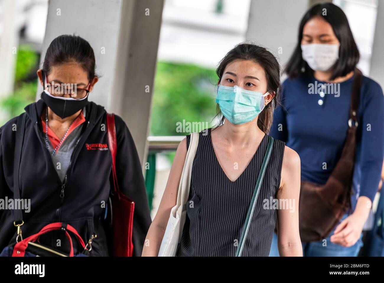 Thai people wearing masks hi-res stock photography and images - Alamy