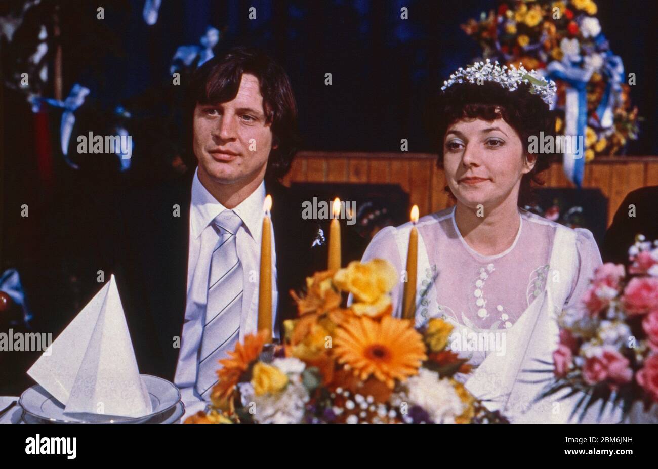 Der Millionenbauer, Fernsehserie, Deutschland 1979 - 1988, Episode: Italienische Hochzeit, Darsteller: Jo Bolling, Monika Baumgartner Stock Photo