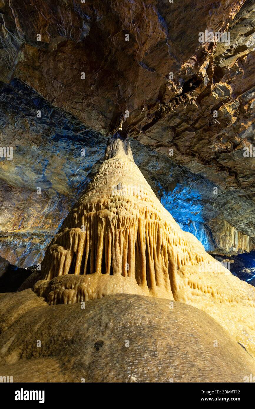 Pillar cave hires stock photography and images Alamy