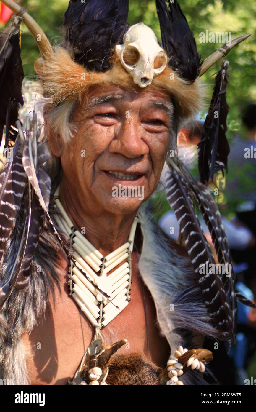 Canada, Ontario Native aboriginal Indian Chief of the Huron Tribe at Pow-Wow in MIdland Ontario Stock Photo