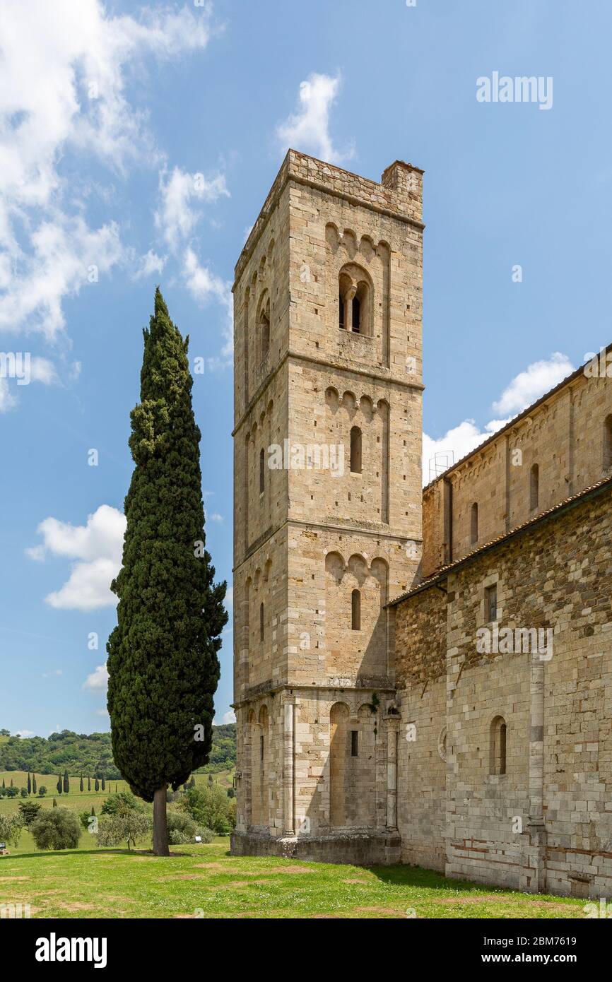 Die Abtei Sant’Antimo liegt ca. 1 km nördlich von Castelnuovo dell’Abate in der toskanischen Provinz Siena, Italien und ist eine Kanonie der Prämonstr Stock Photo