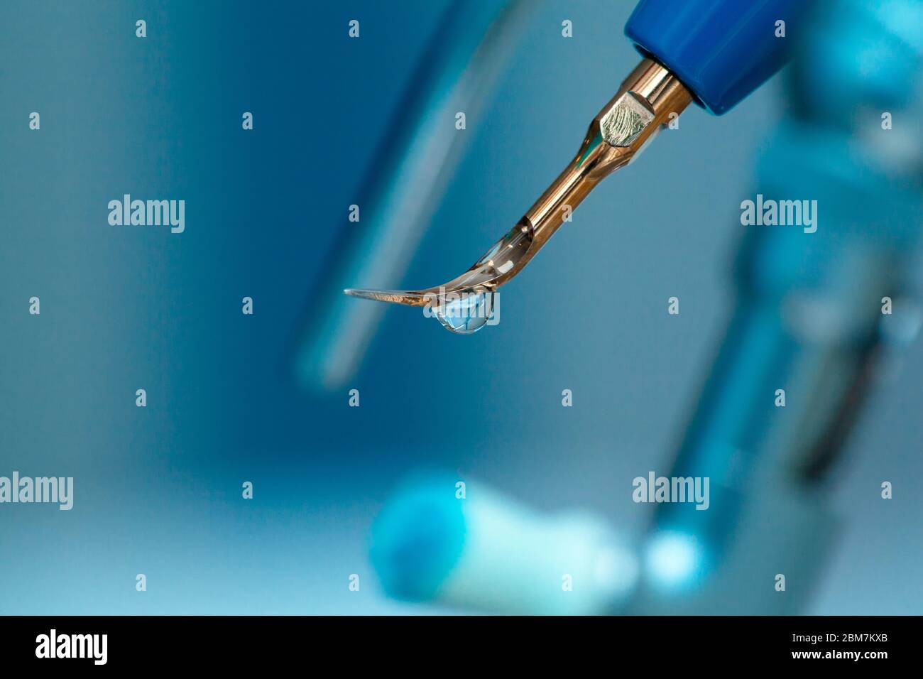 Dental ultrasonic scaler with water splash. Periodontal ultrasonic