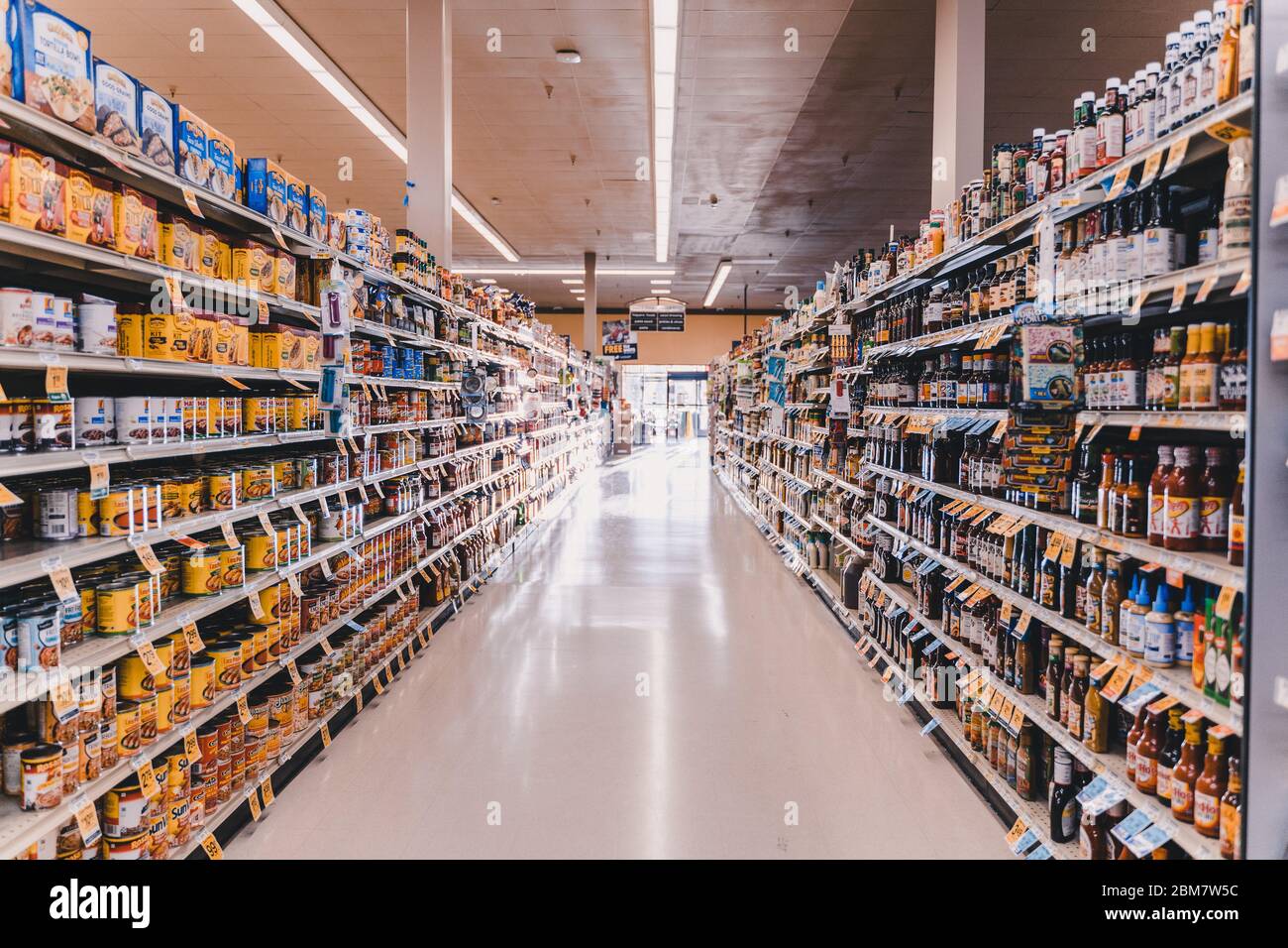 empty hallway in supermarket in California Stock Photo Alamy