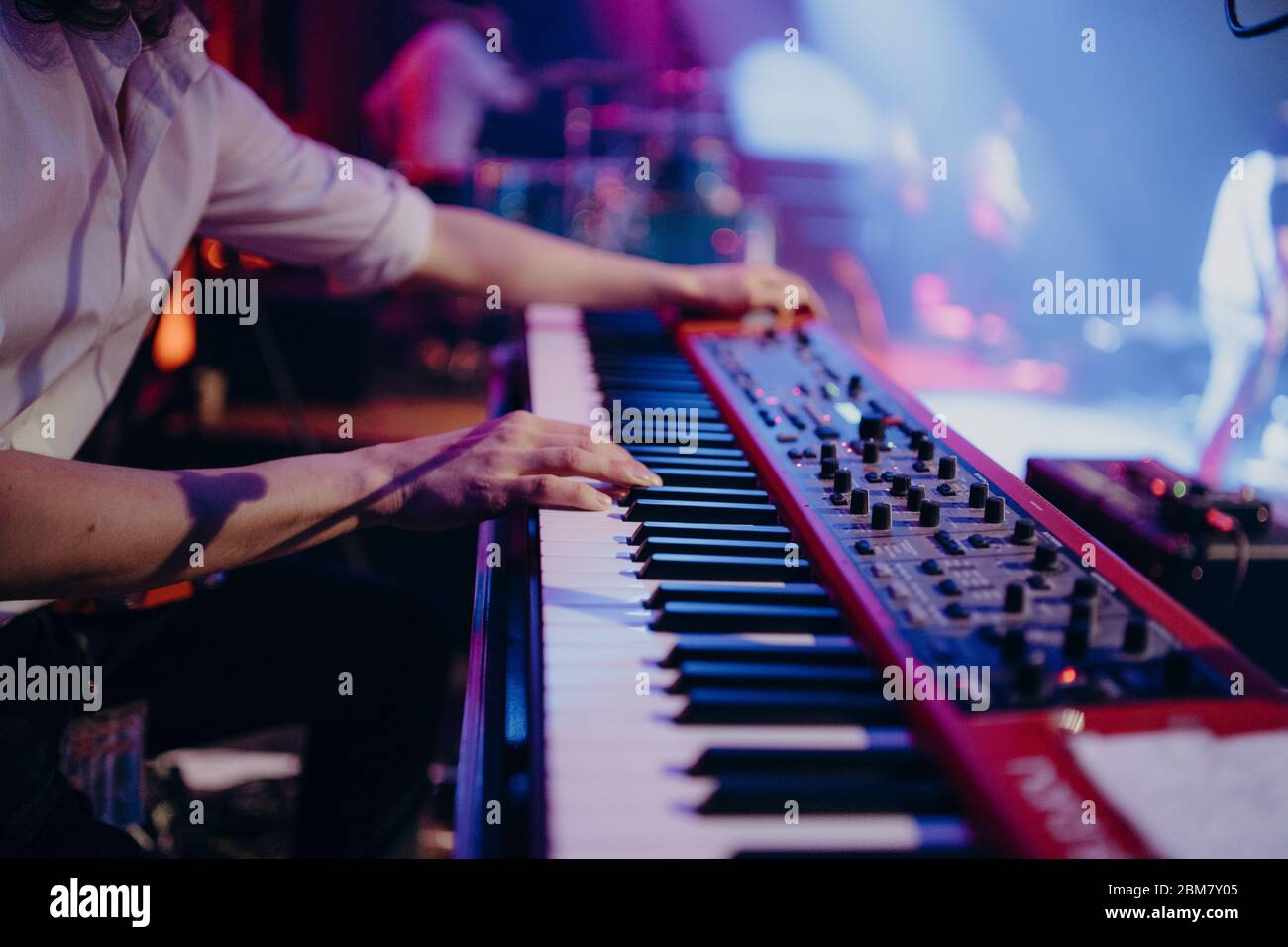 piano on stage Stock Photo - Alamy