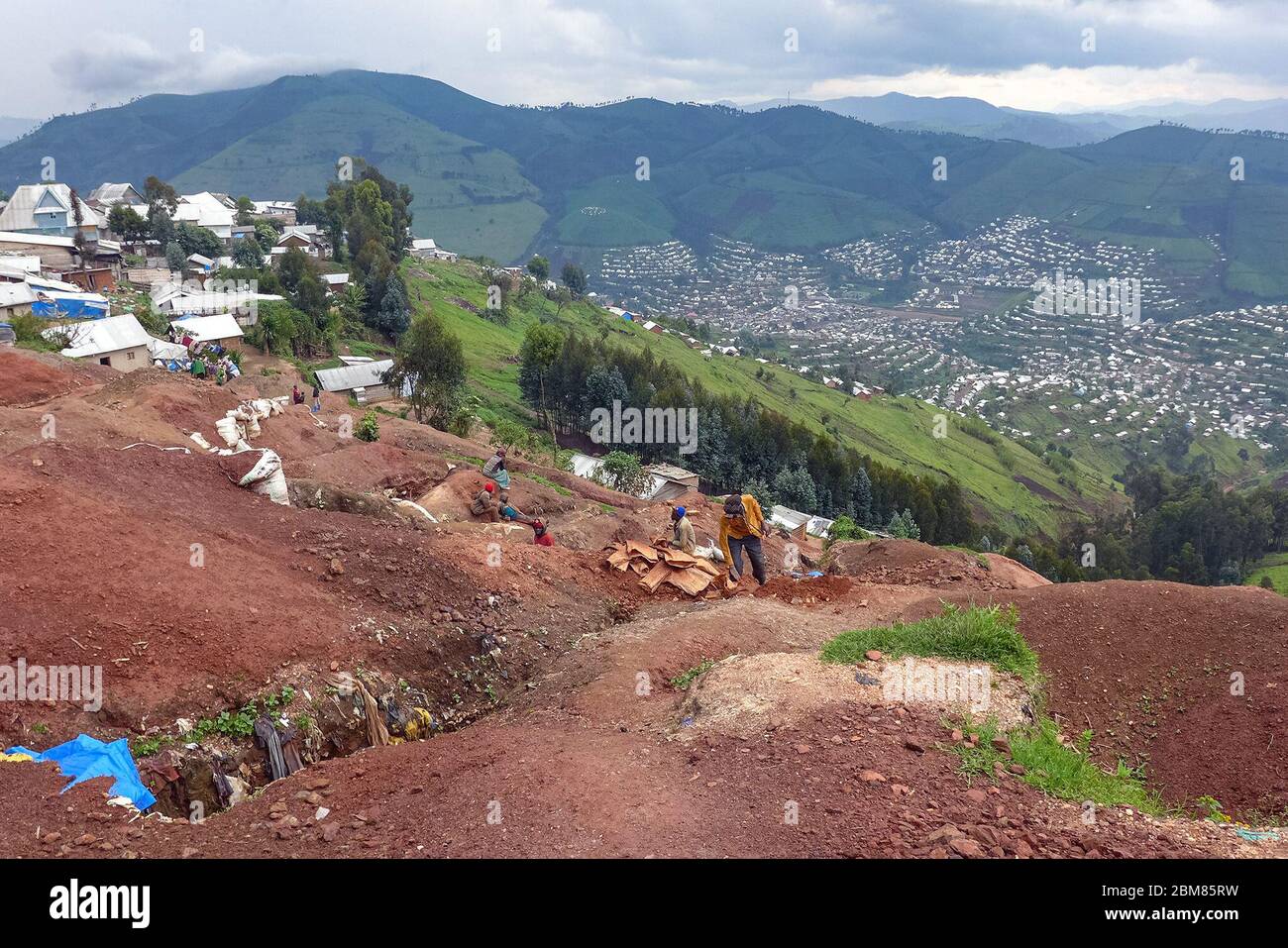 The view from the top of the Muderi mining site in Rubaya, Democratic Republic of Congo. (Noella Nyirabihogo, GPJ DRC) Stock Photo