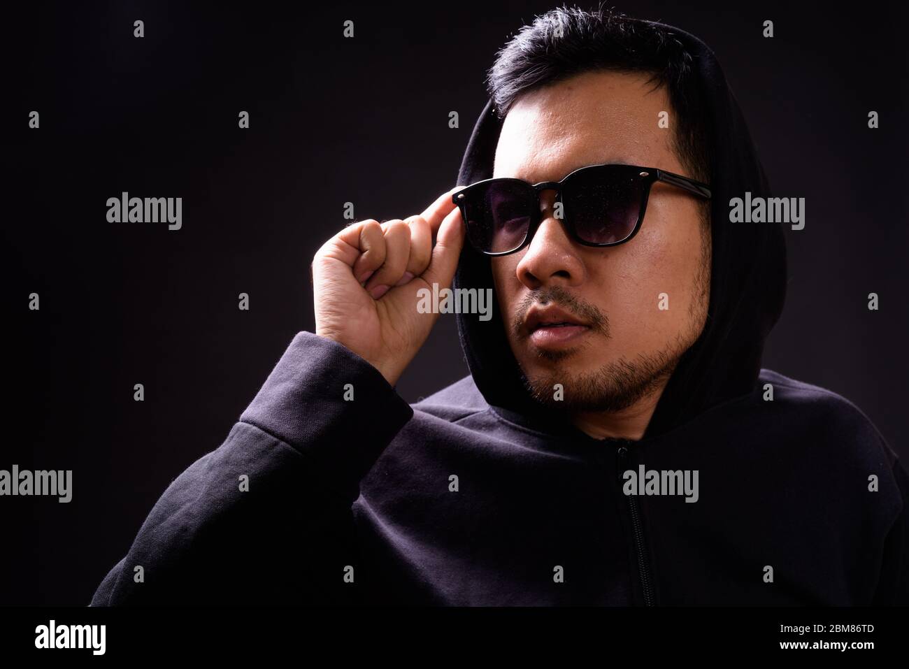 Portrait guy in sunglasses hi-res stock photography and images - Alamy