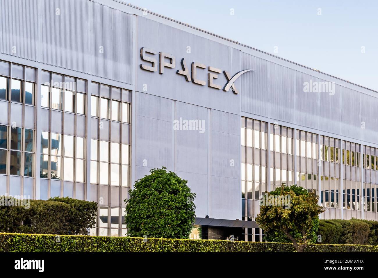 Dec 8, 2019 Hawthorne / Los Angeles / CA / USA - SpaceX (Space Exploration Technologies Corp.) headquarters; SpaceX is a private American aerospace ma Stock Photo