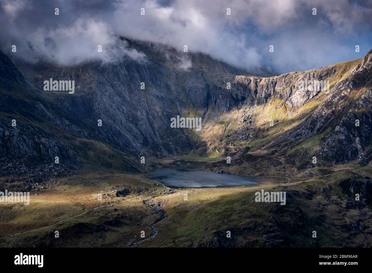 Dramatic Light over Llyn Idwal backed by Glyder Fawr, Cwm Idwal Snowdonia National Park, North Wales, UK Stock Photo