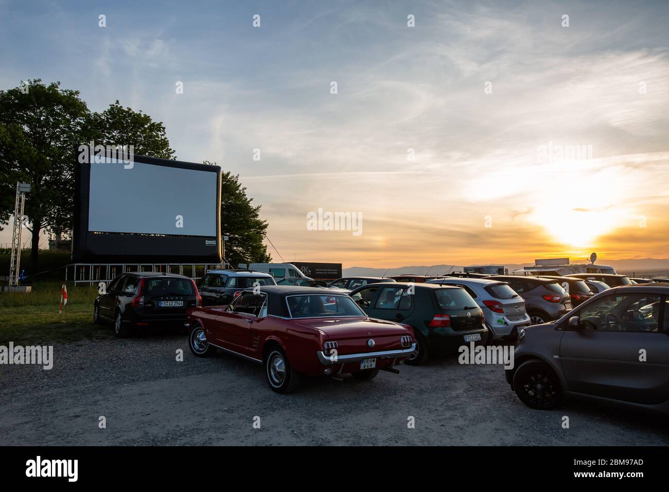Pfaffenweiler, Germany. 07th May, 2020. Cars and an inflatable screen will be on display on the festival square on the Batzenberg in the run-up to a drive-in cinema screening. With the Corona crisis, the drive-in cinema is also experiencing a comeback in the southwest, as here on the Batzenberg between Ehrenkirchen and Pfaffenweiler. Credit: Philipp von Ditfurth/dpa/Alamy Live News Stock Photo