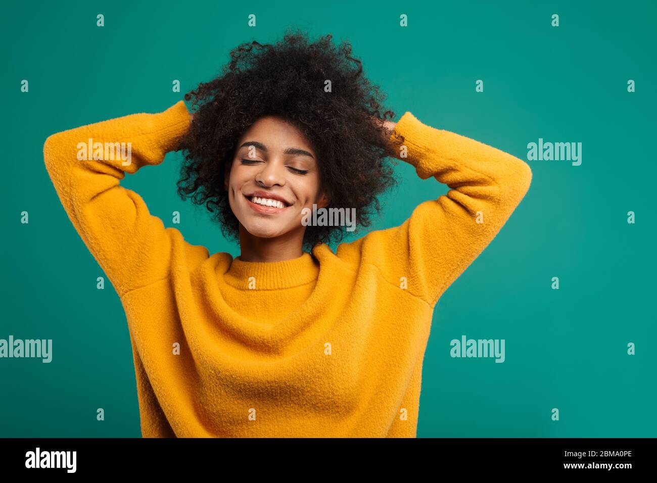 Smiling african woman wearing green hi-res stock photography and images ...