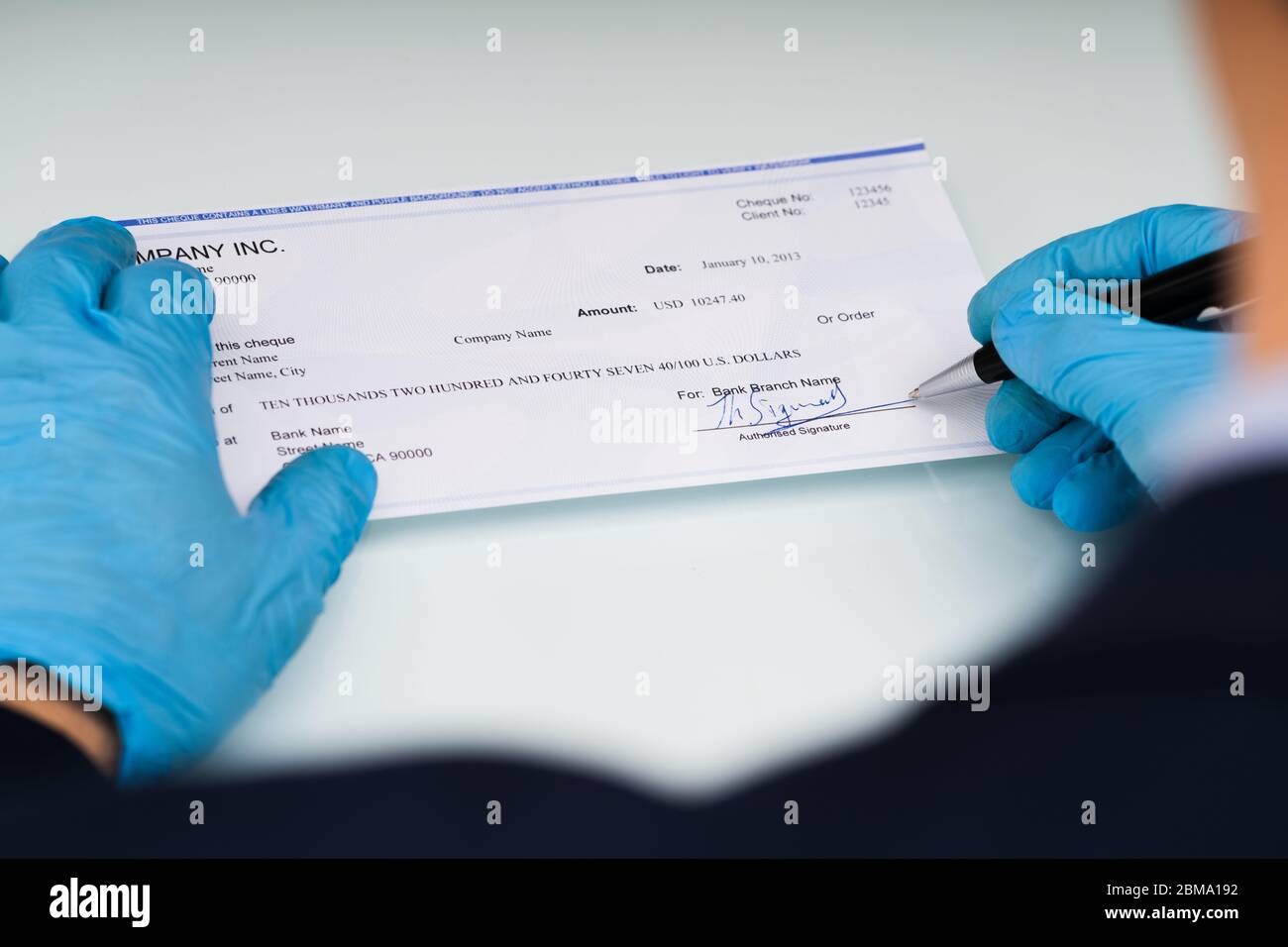 Write Cheque High Resolution Stock Photography and Images - Alamy