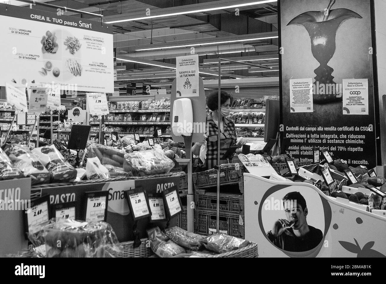 Cremona, Lombardy, Italy - May  5 6 7  2020 -people at the supermarket for grocery shopping during outbreak phase 2 and economic crisis Stock Photo