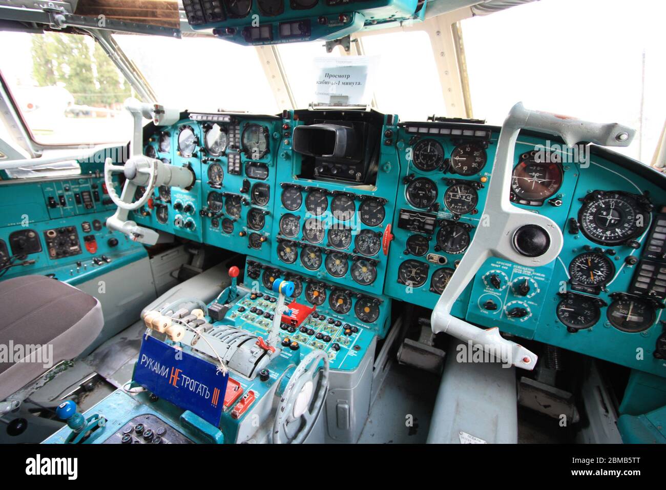 Interior view of the cockpit of an old Ilyushin Il-62 "Classic" long-range  narrow-body jetliner at the Zhulyany State Aviation Museum of Ukraine Stock  Photo - Alamy