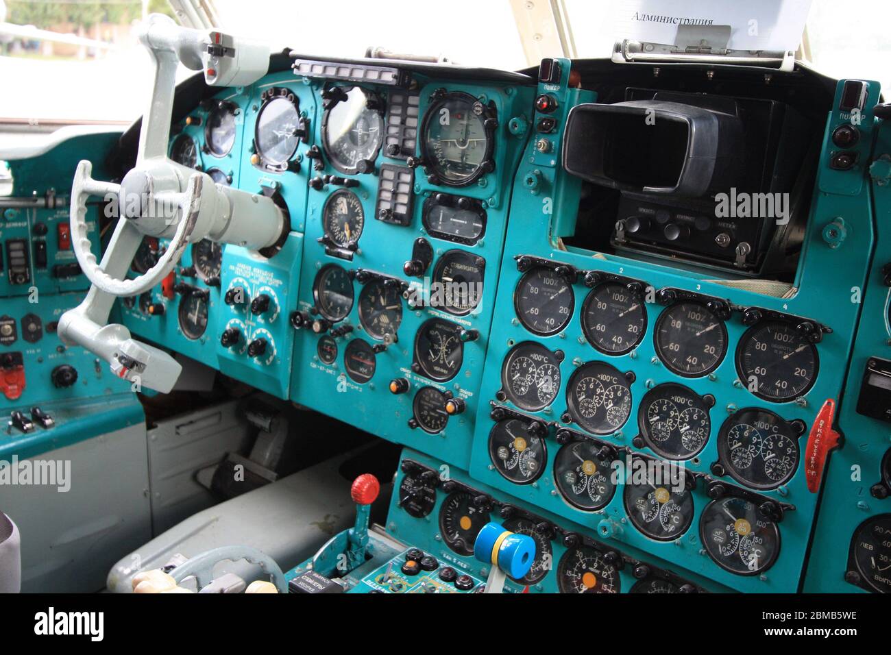 Interior view of the cockpit of an old Ilyushin Il-62 "Classic" long-range  narrow-body jetliner at the Zhulyany State Aviation Museum of Ukraine Stock  Photo - Alamy