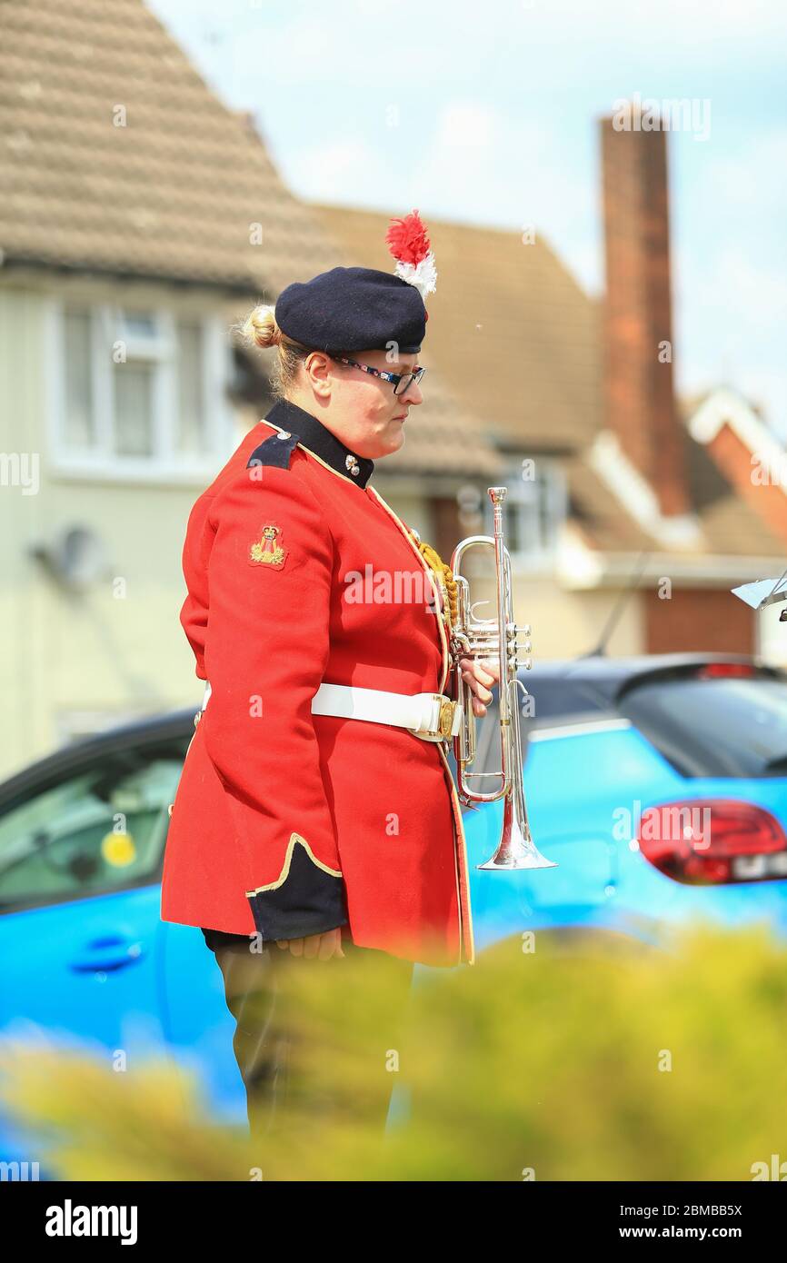 Dudley, UK. 8th May, 2020. Trumpeter Sam Chater, 35, of the band of the Royal Regiment of Fusiliers, Warwickshire, plays the Last Post outside her home in Dudley, West Midlands, UK. Credit: Peter Lopeman/Alamy Live News Stock Photo