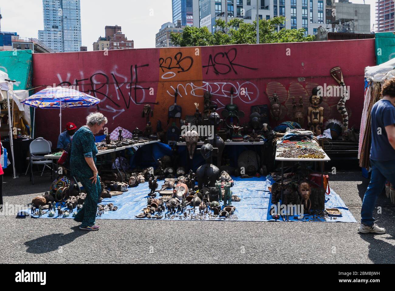 Hells kitchen flea market new york hi-res stock photography and images ...