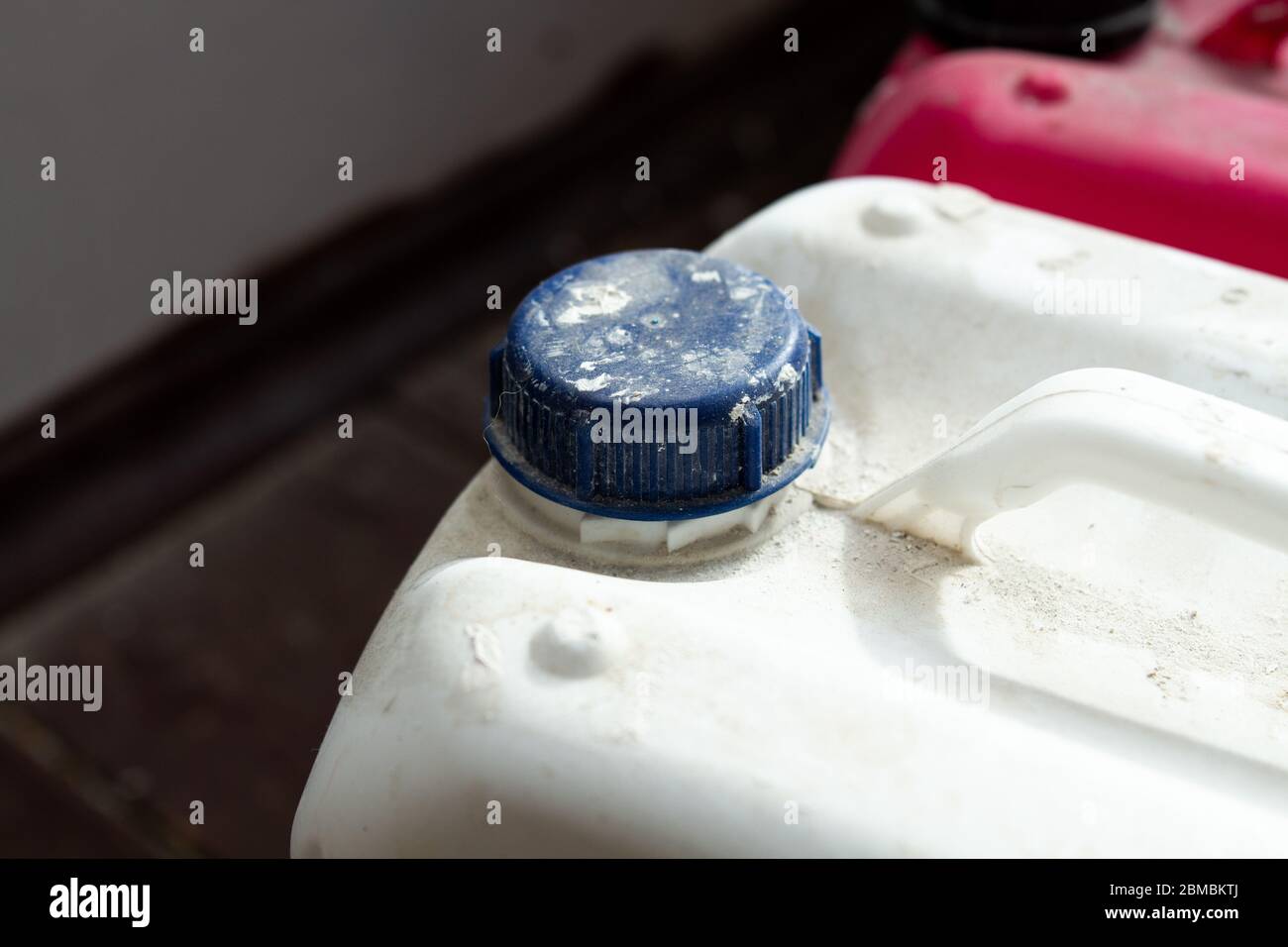 dirty plastic canisters for repairing a mixture Stock Photo - Alamy