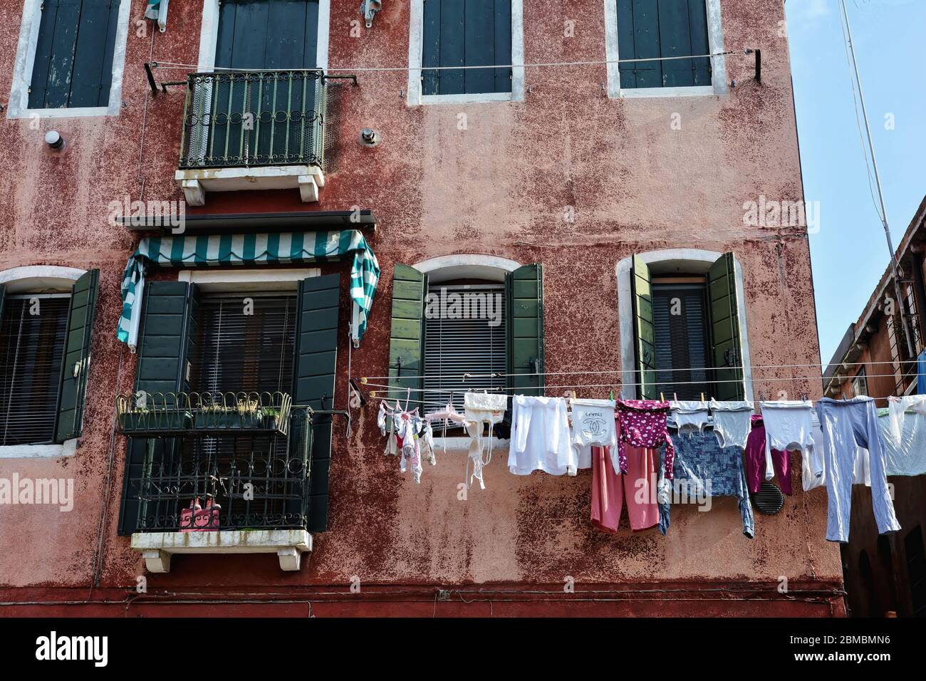 Clothesline between buildings hires stock photography and images Alamy