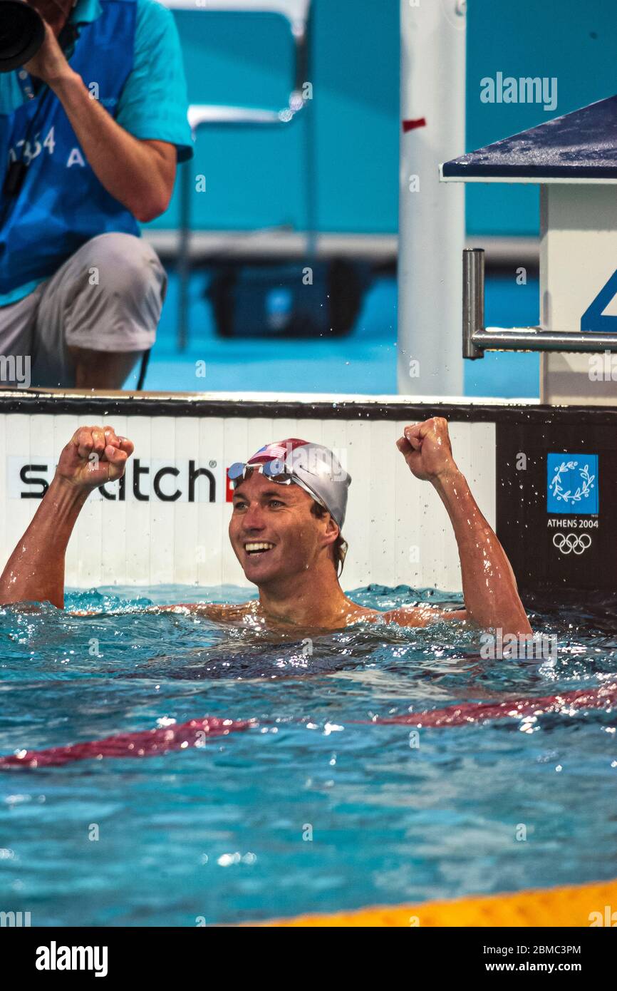 Aaron Peirsol (USA) wins the gold medal in the  Men's 200 metre backstroke final at the 2004 Olympic Summer Games, Athens. Stock Photo