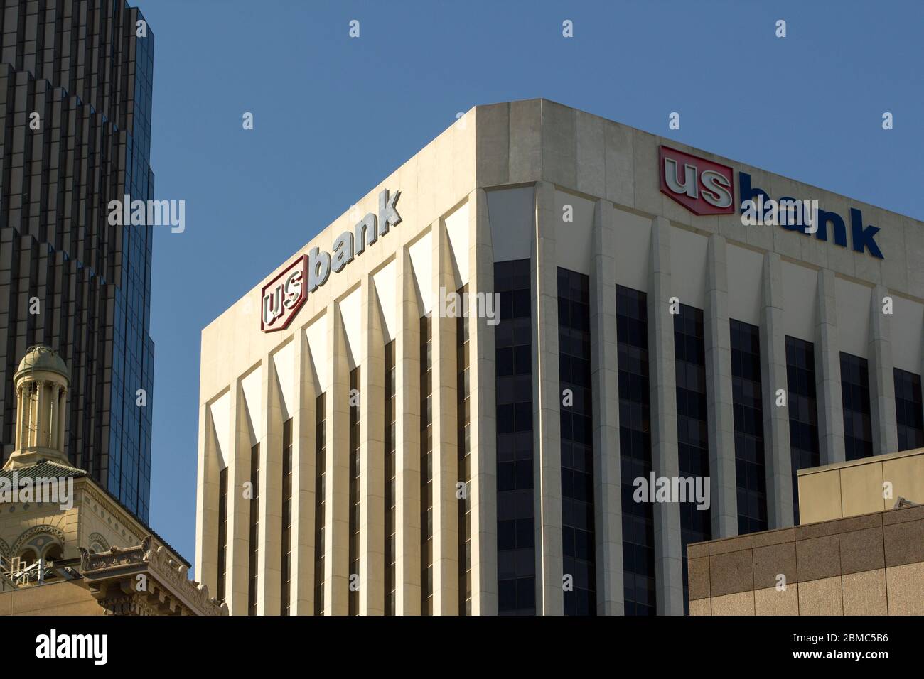 Close up of One California office skyscraper with US Bank logo, in the Financial District of San Francisco, California, seen on Feb 8, 2020. Stock Photo
